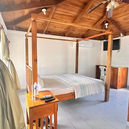 Las Palmas Beach Hotel Dixon Cove Luaran gambar