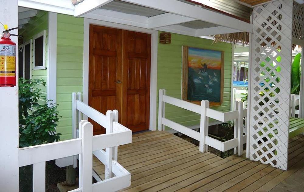 Las Palmas Beach Hotel Dixon Cove Luaran gambar