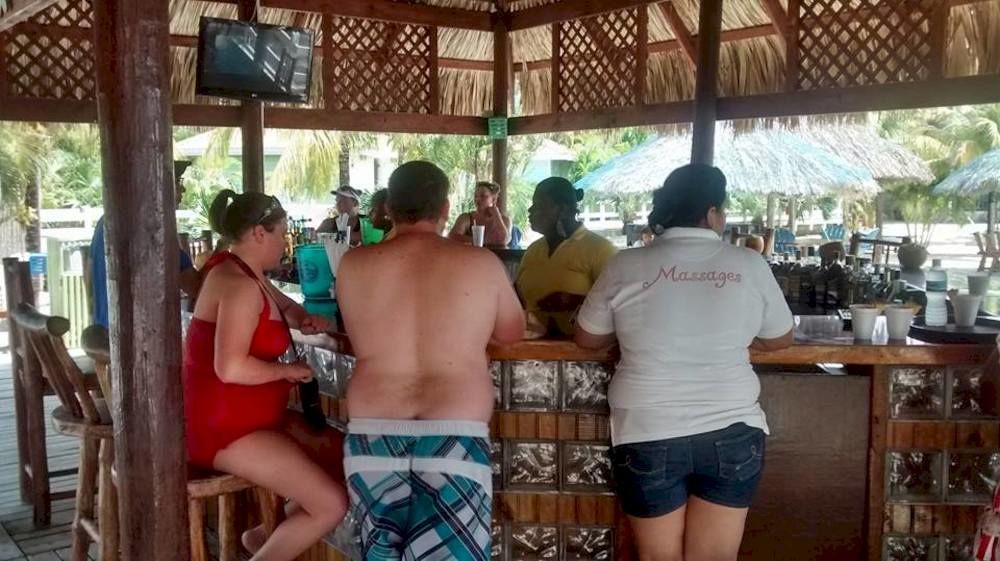 Las Palmas Beach Hotel Dixon Cove Luaran gambar