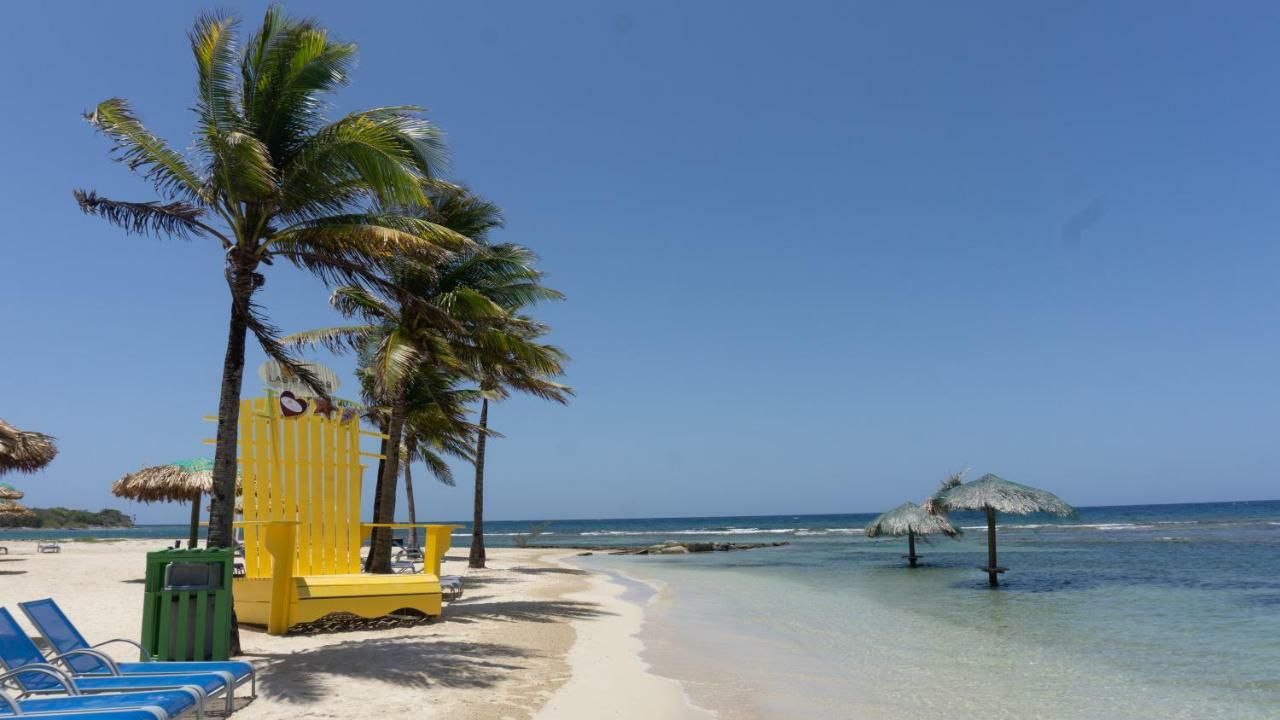 Las Palmas Beach Hotel Dixon Cove Luaran gambar